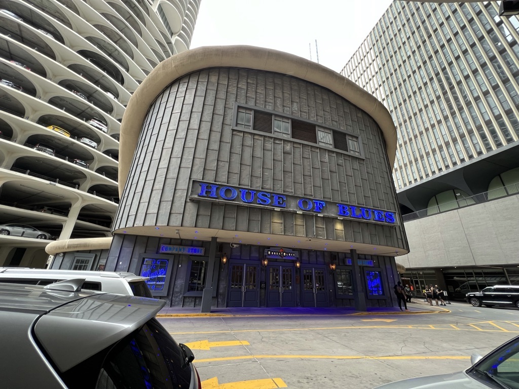 300 N STATE Street #5008, Chicago, IL 60654