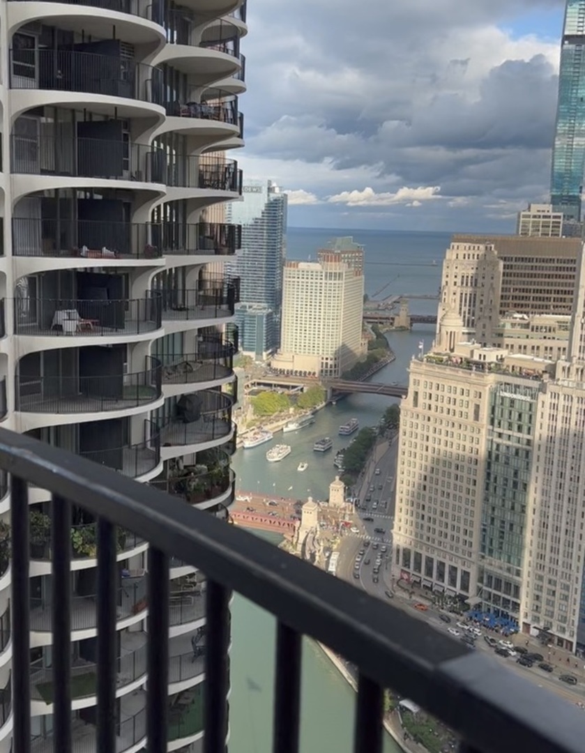 300 N STATE Street #5008, Chicago, IL 60654