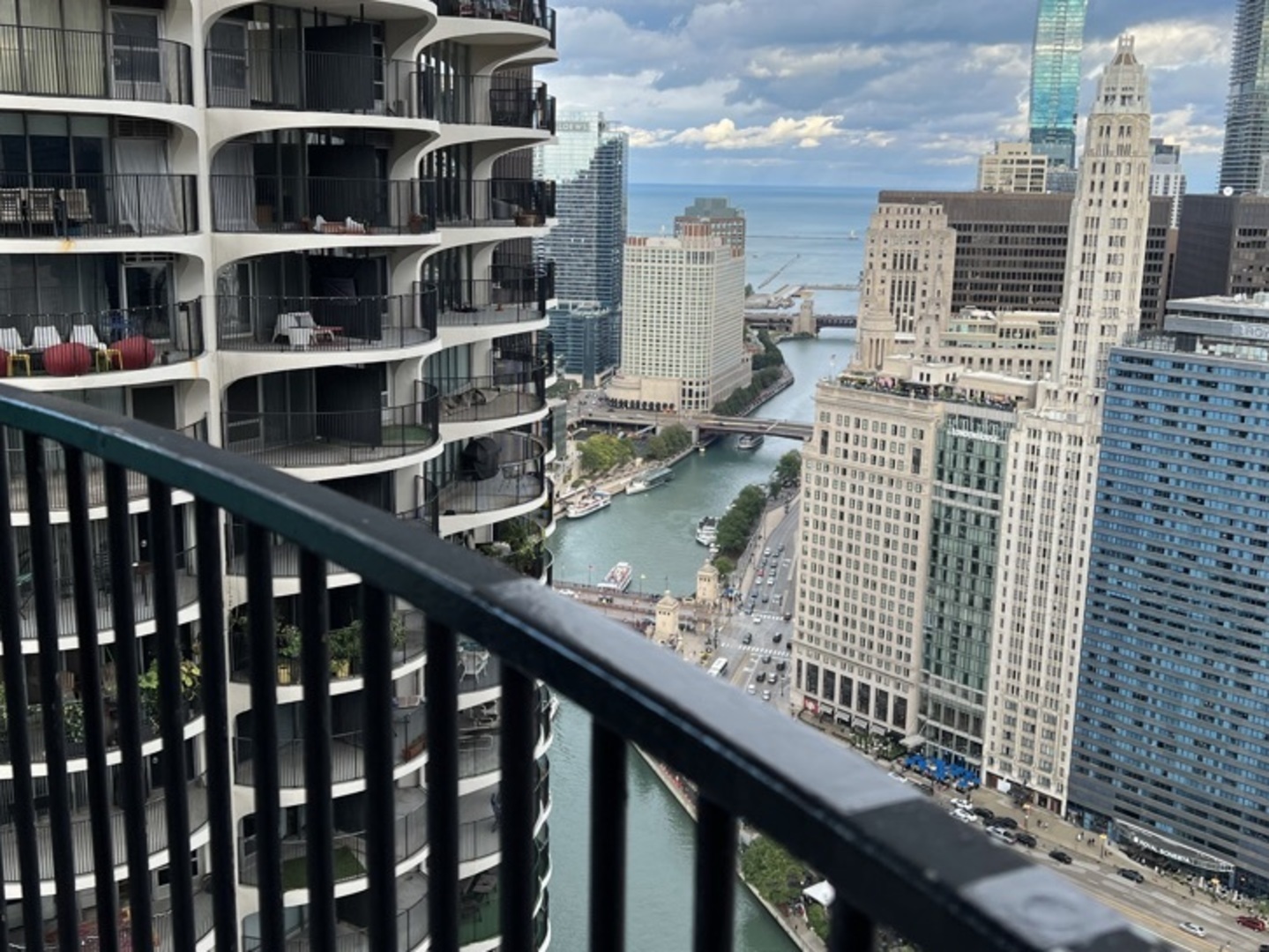 300 N STATE Street #5008, Chicago, IL 60654