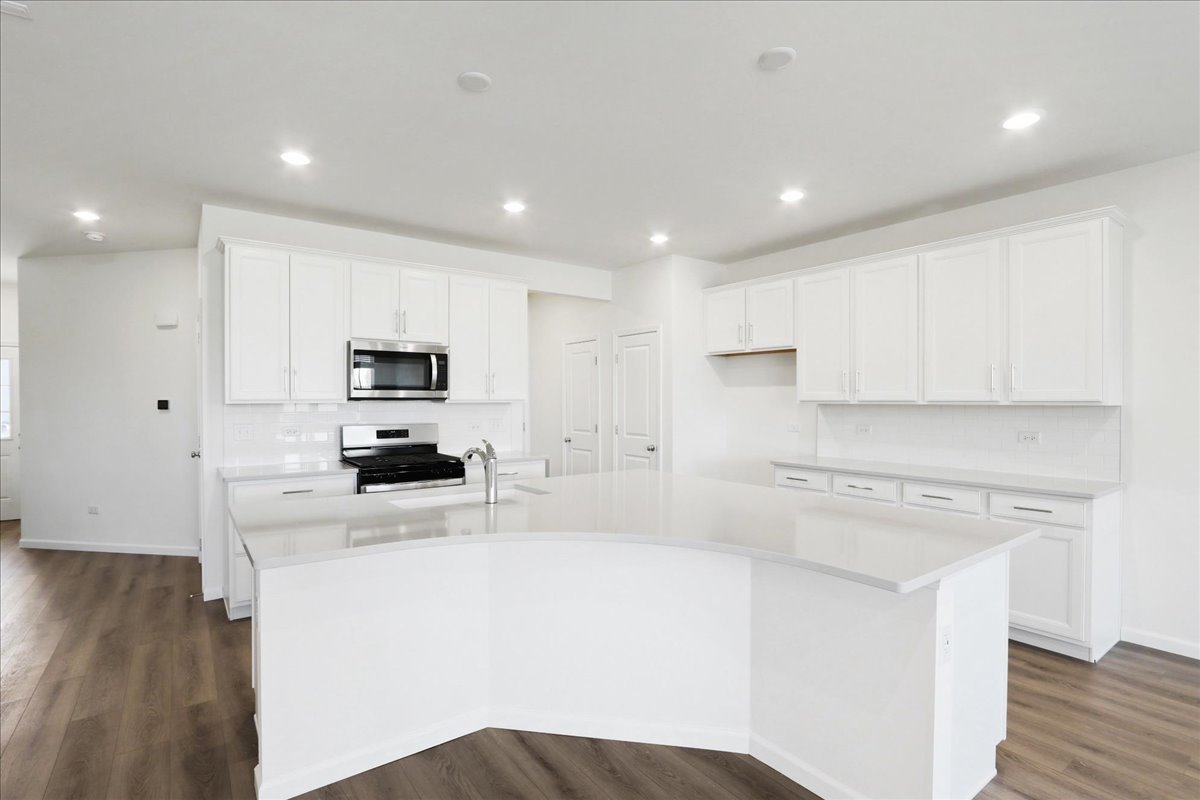 608 Switchgrass Way #61003, Bolingbrook, IL 60490