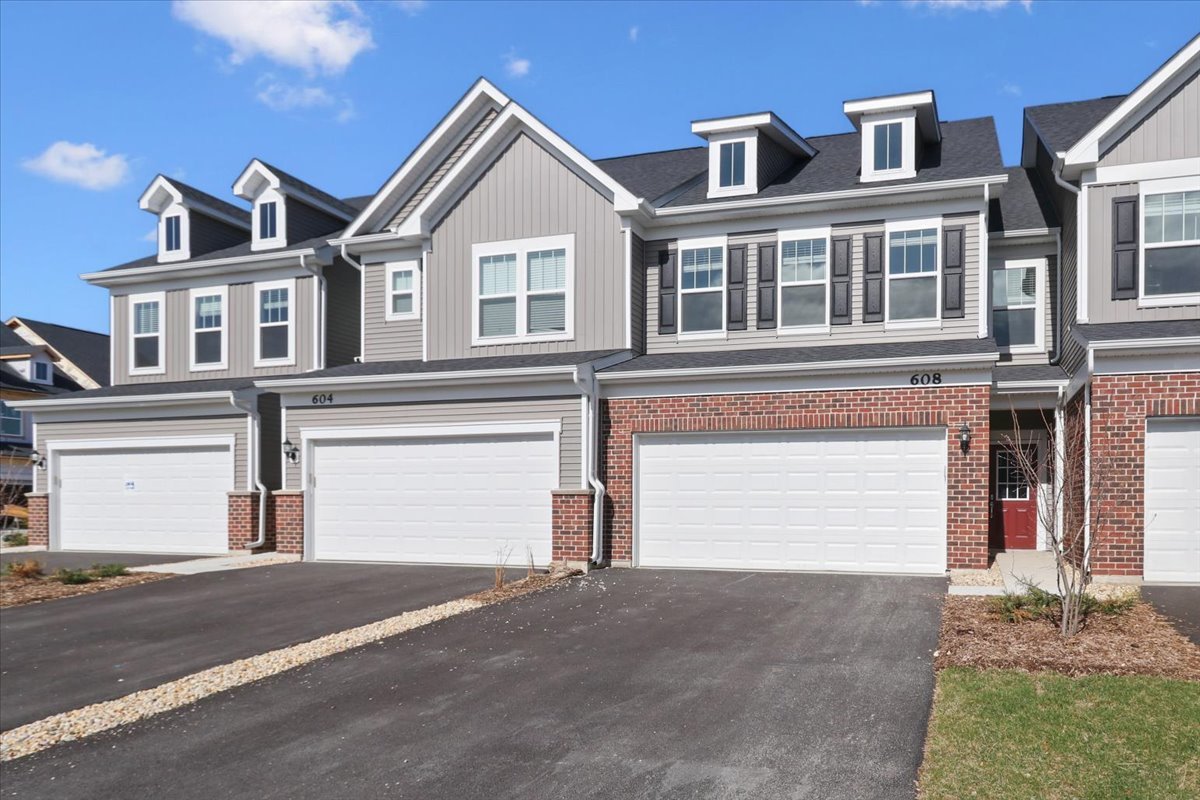 608 Switchgrass Way #61003, Bolingbrook, IL 60490