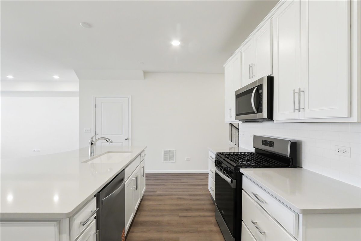 608 Switchgrass Way #61003, Bolingbrook, IL 60490