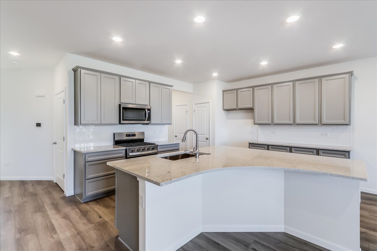 616 Switchgrass Lane #61005, Bolingbrook, IL 60490