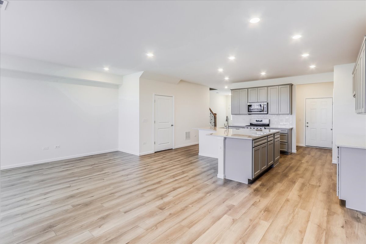 616 Switchgrass Lane #61005, Bolingbrook, IL 60490