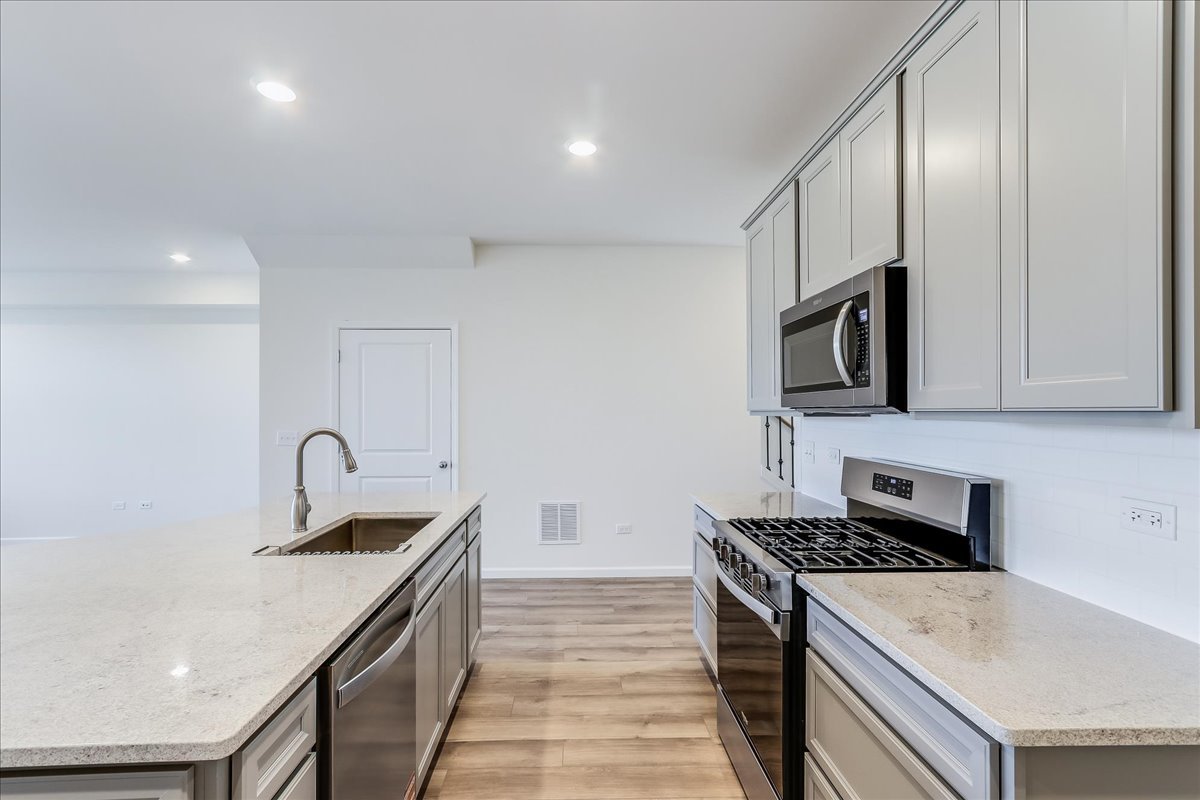616 Switchgrass Lane #61005, Bolingbrook, IL 60490