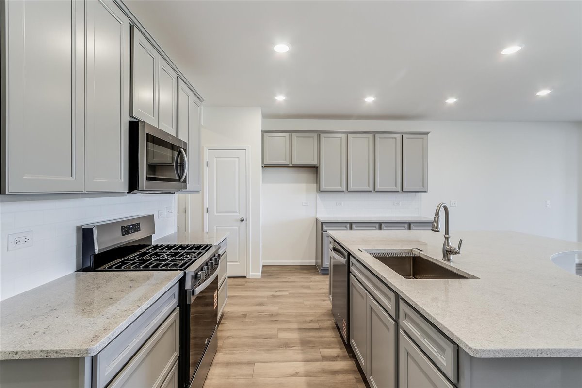 616 Switchgrass Lane #61005, Bolingbrook, IL 60490