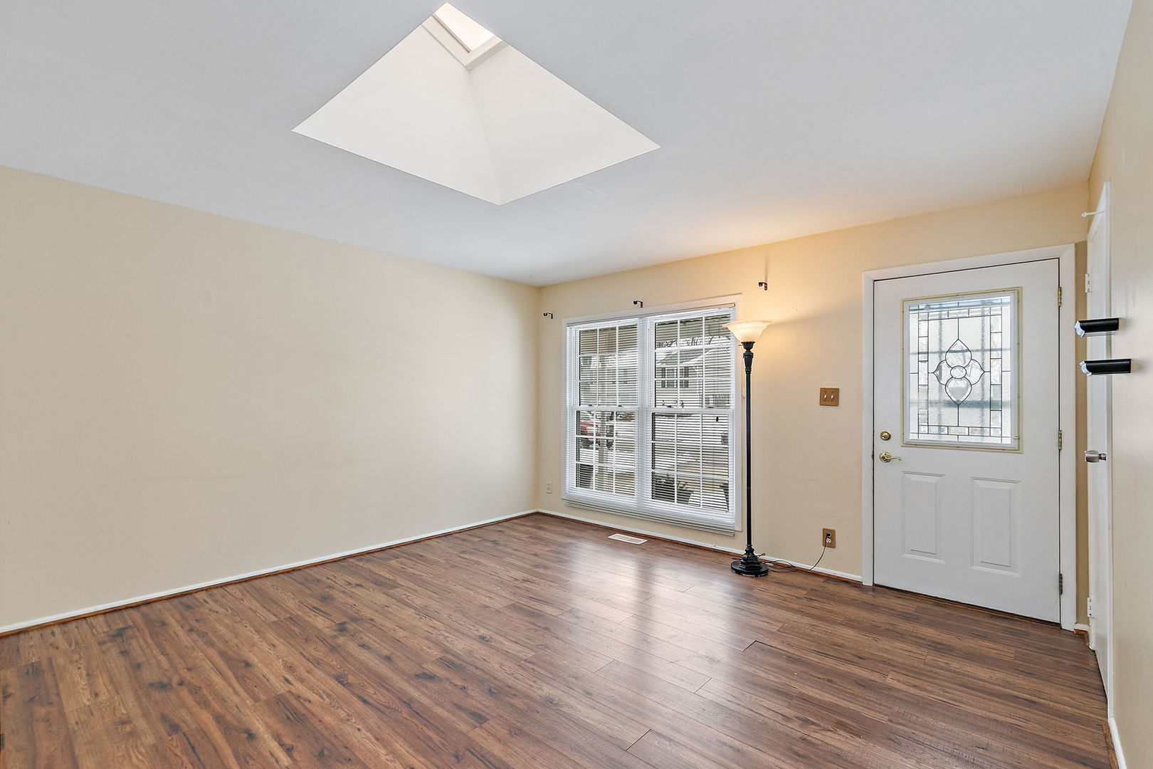 213 Villa Road, Streamwood, IL 60107