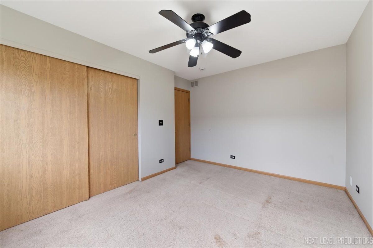 305 Thornwood Way #C, South Elgin, IL 60177