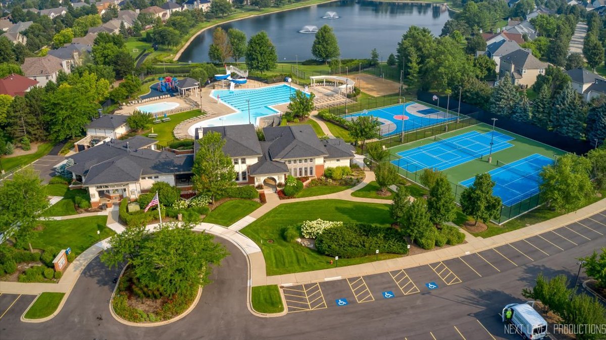 305 Thornwood Way #C, South Elgin, IL 60177