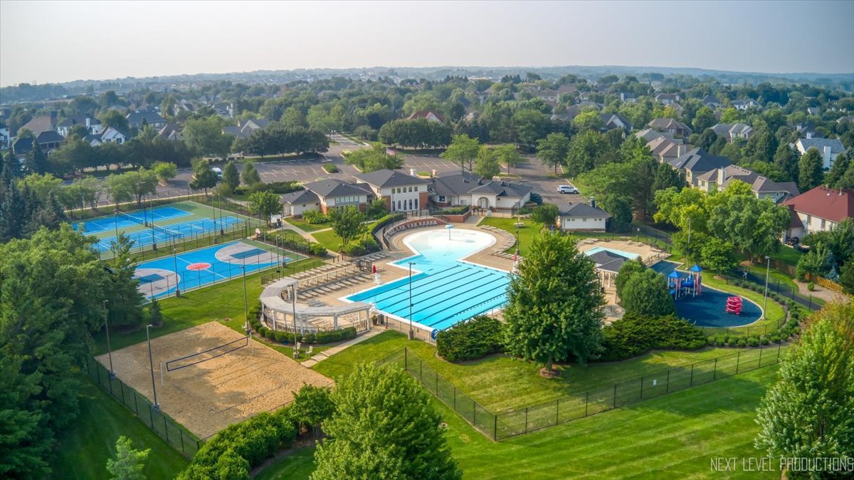 305 Thornwood Way #C, South Elgin, IL 60177