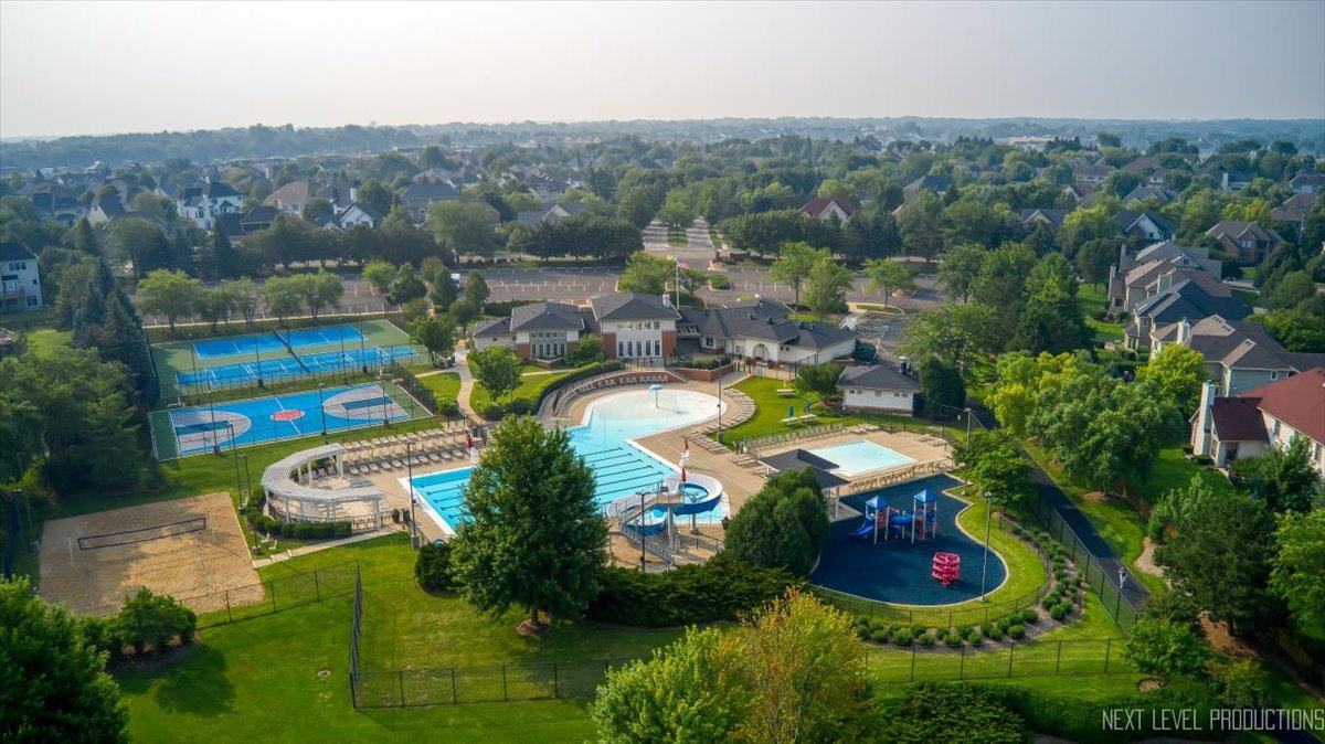 305 Thornwood Way #C, South Elgin, IL 60177