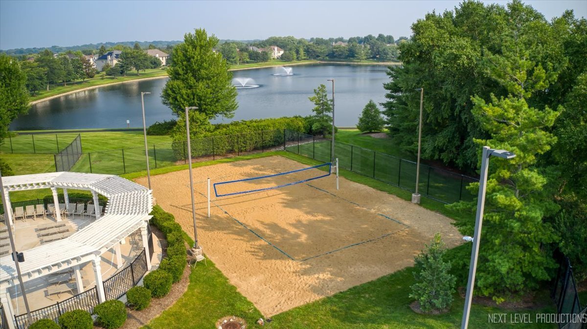 305 Thornwood Way #C, South Elgin, IL 60177