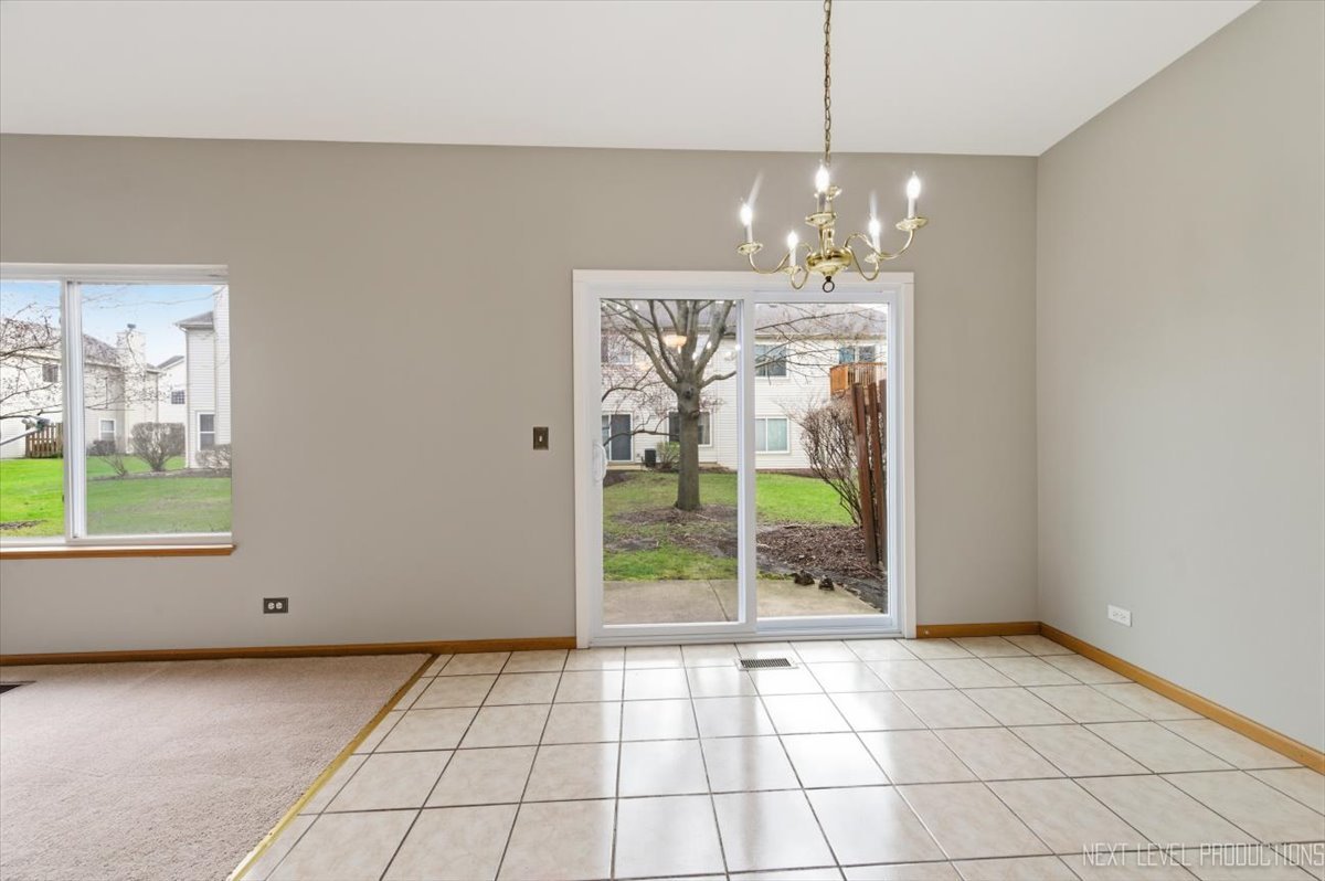 305 Thornwood Way #C, South Elgin, IL 60177