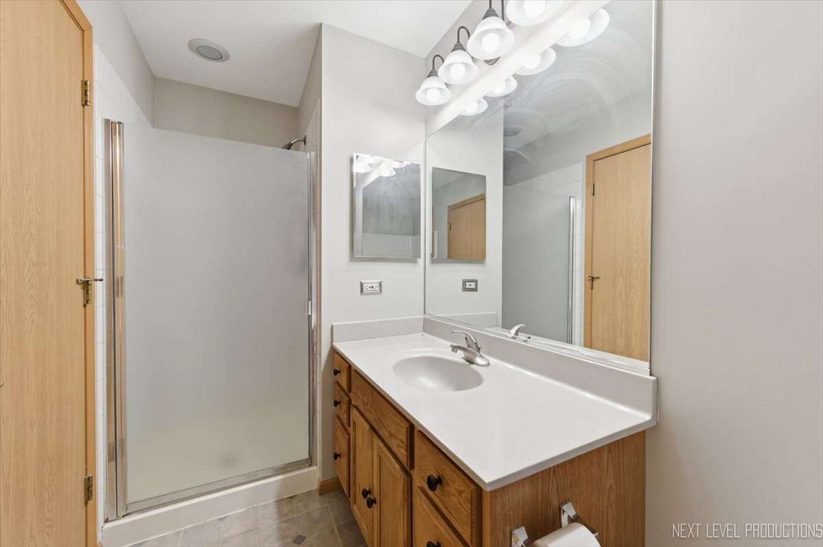 305 Thornwood Way #C, South Elgin, IL 60177