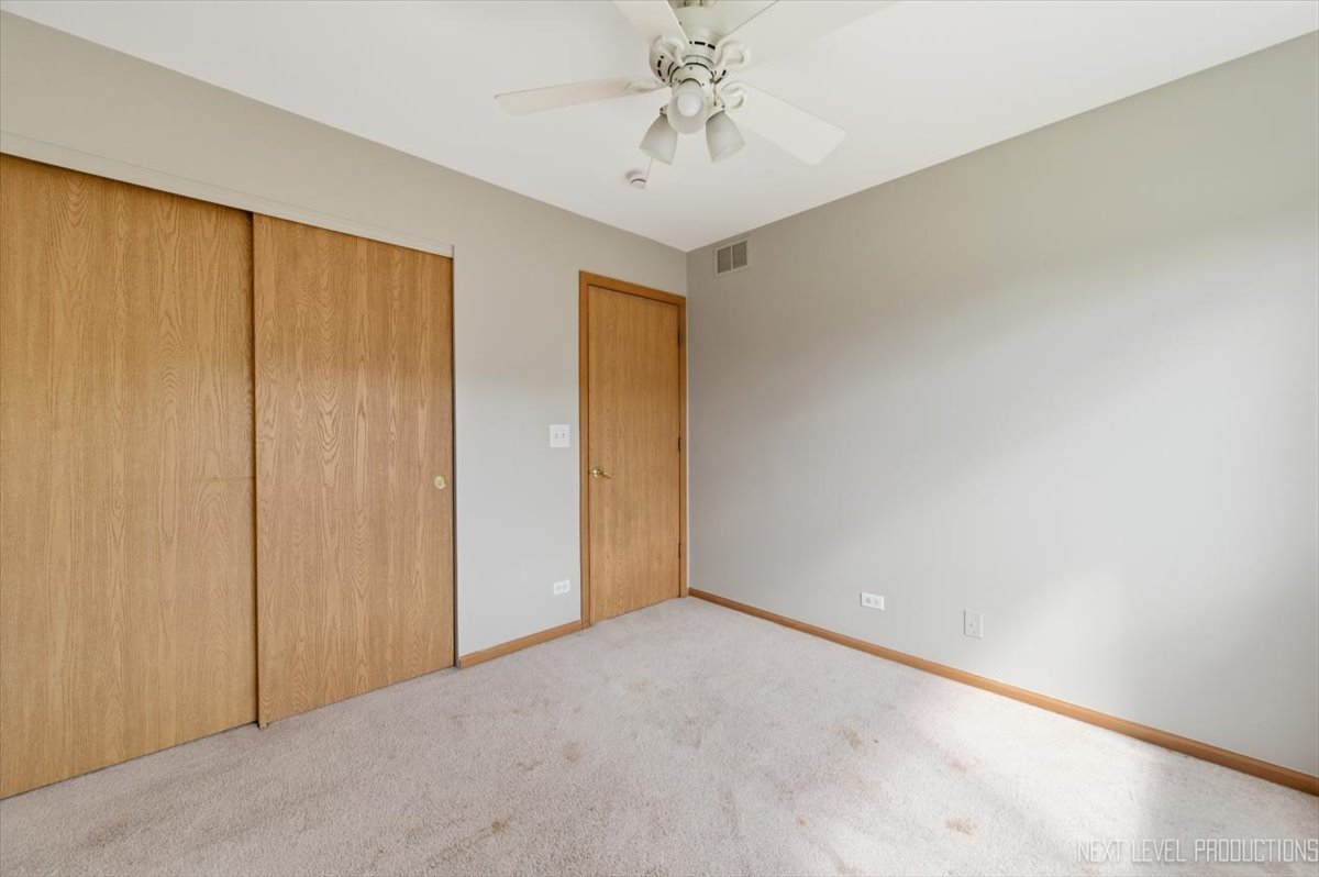 305 Thornwood Way #C, South Elgin, IL 60177