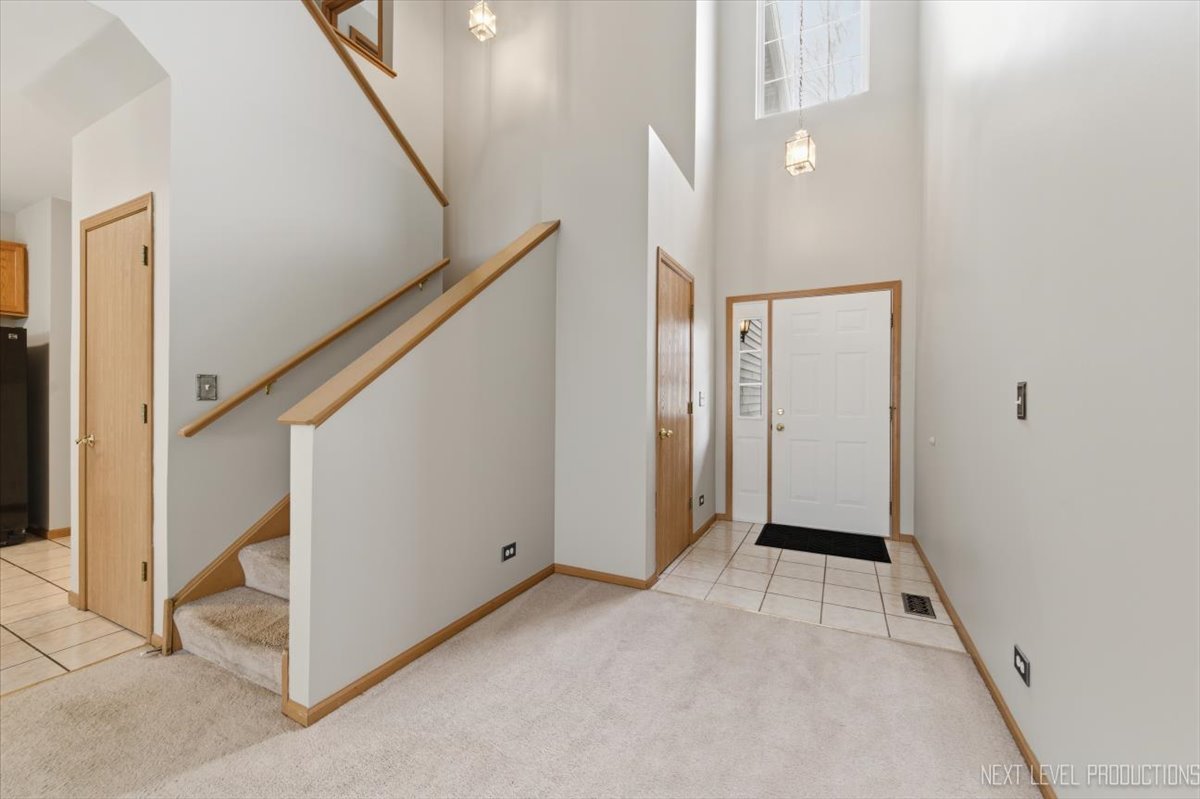 305 Thornwood Way #C, South Elgin, IL 60177