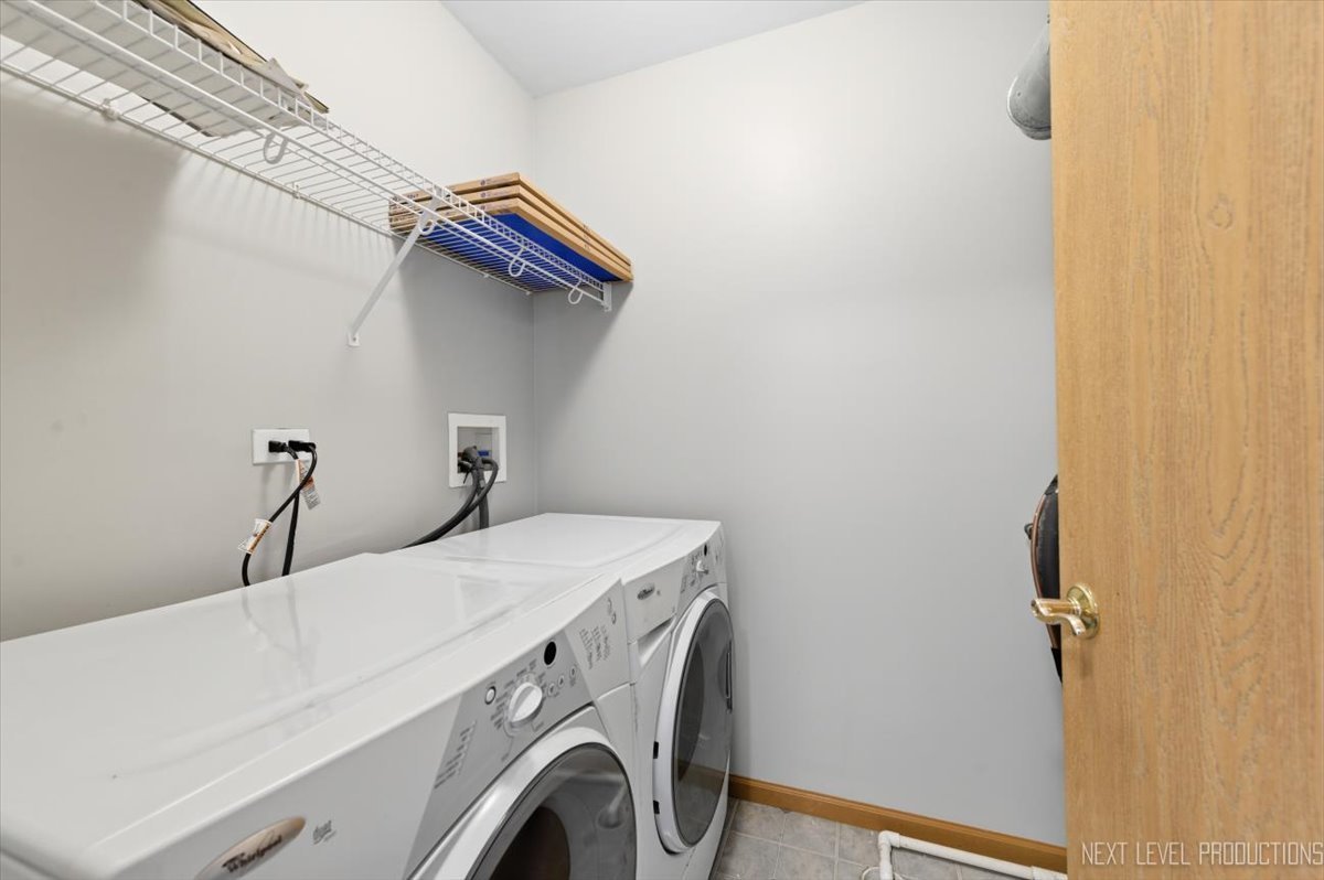 305 Thornwood Way #C, South Elgin, IL 60177