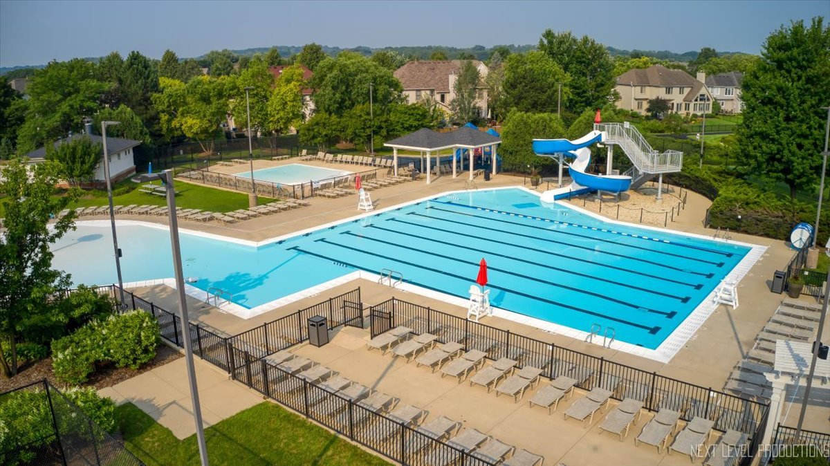 305 Thornwood Way #C, South Elgin, IL 60177