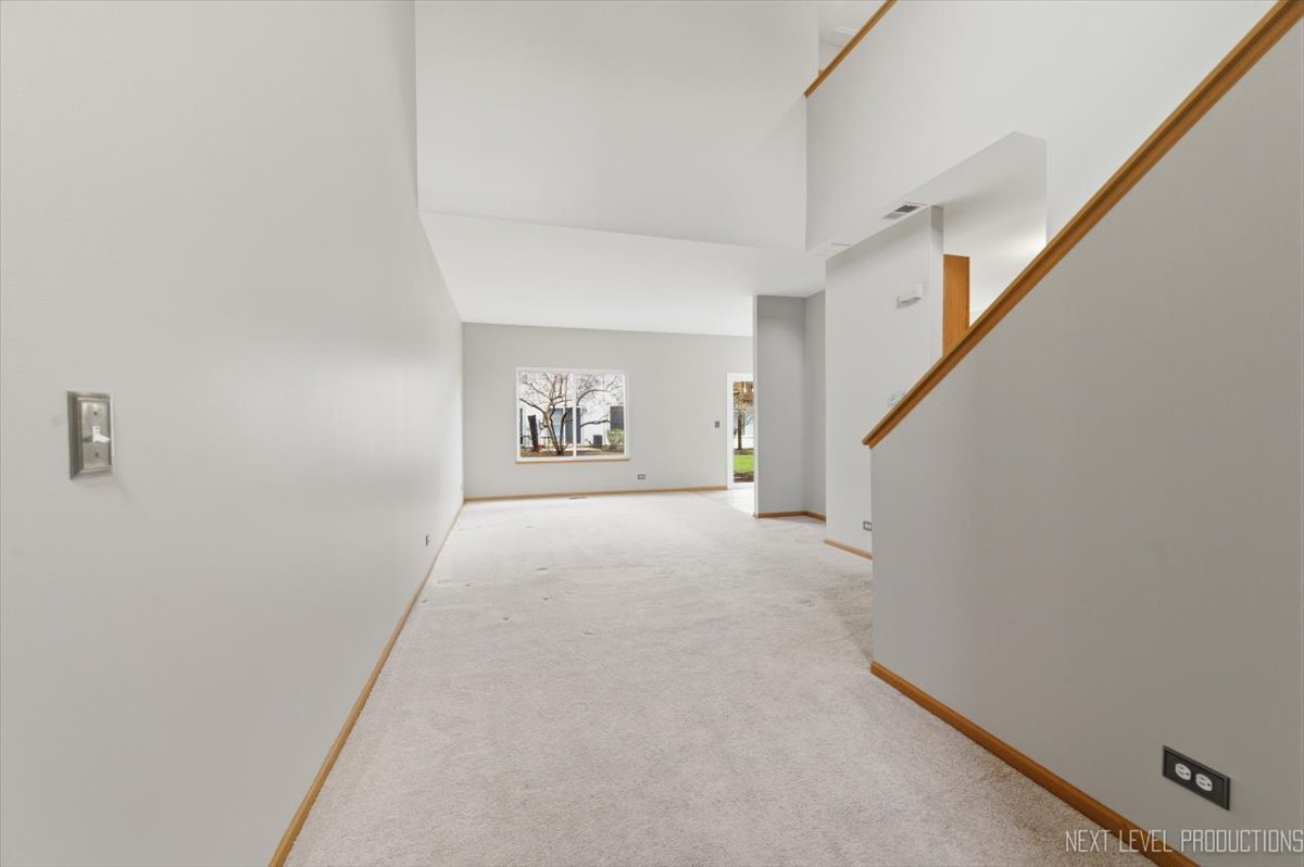 305 Thornwood Way #C, South Elgin, IL 60177