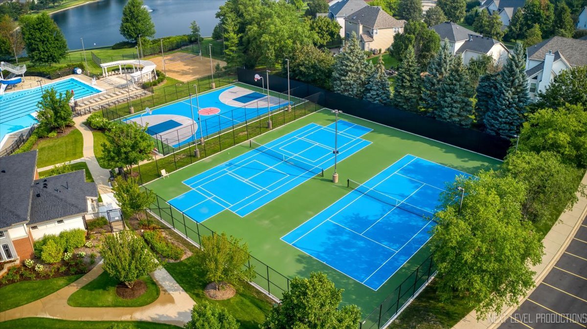 305 Thornwood Way #C, South Elgin, IL 60177