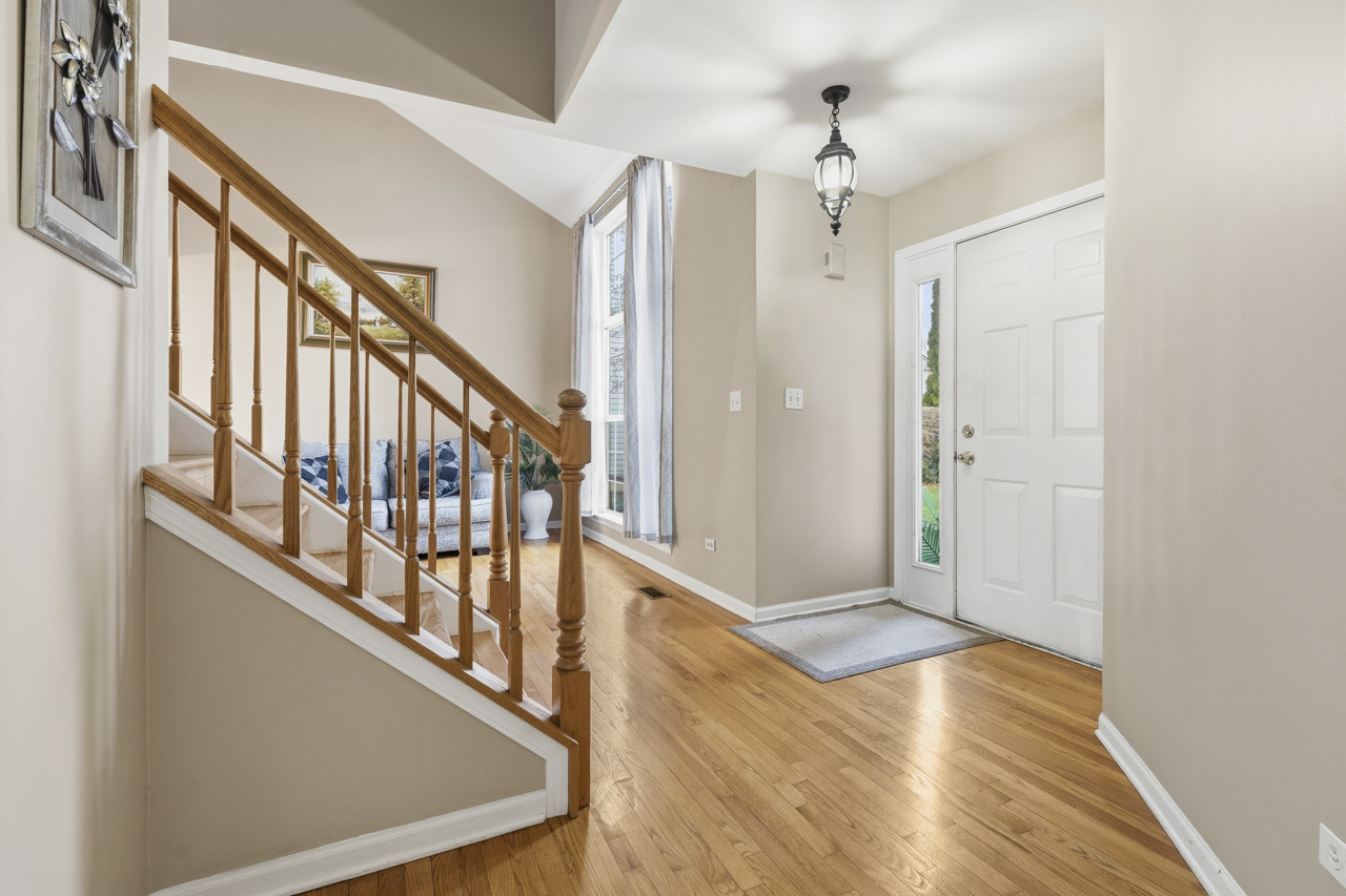 138 Emerald Drive, Streamwood, IL 60107