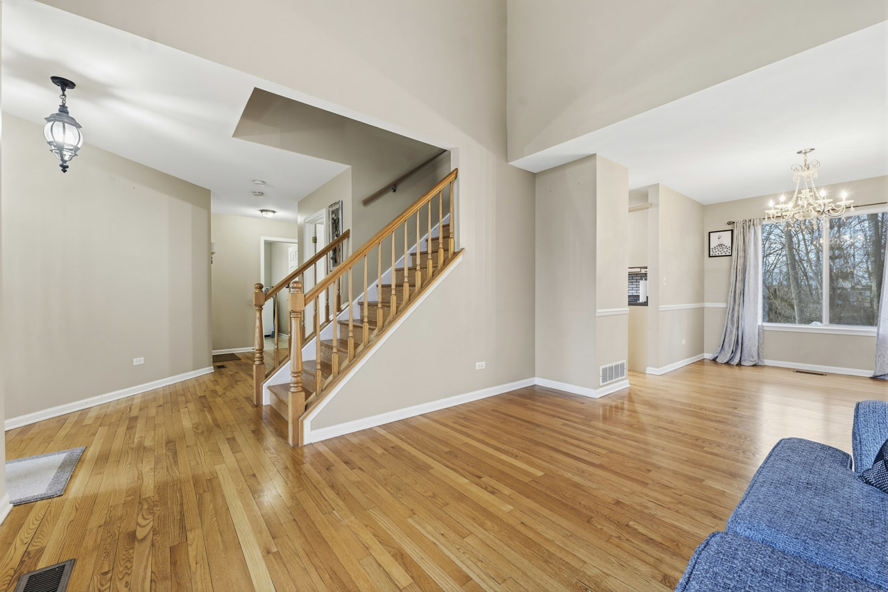 138 Emerald Drive, Streamwood, IL 60107