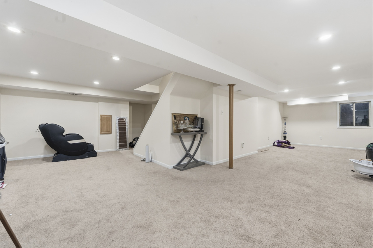 138 Emerald Drive, Streamwood, IL 60107