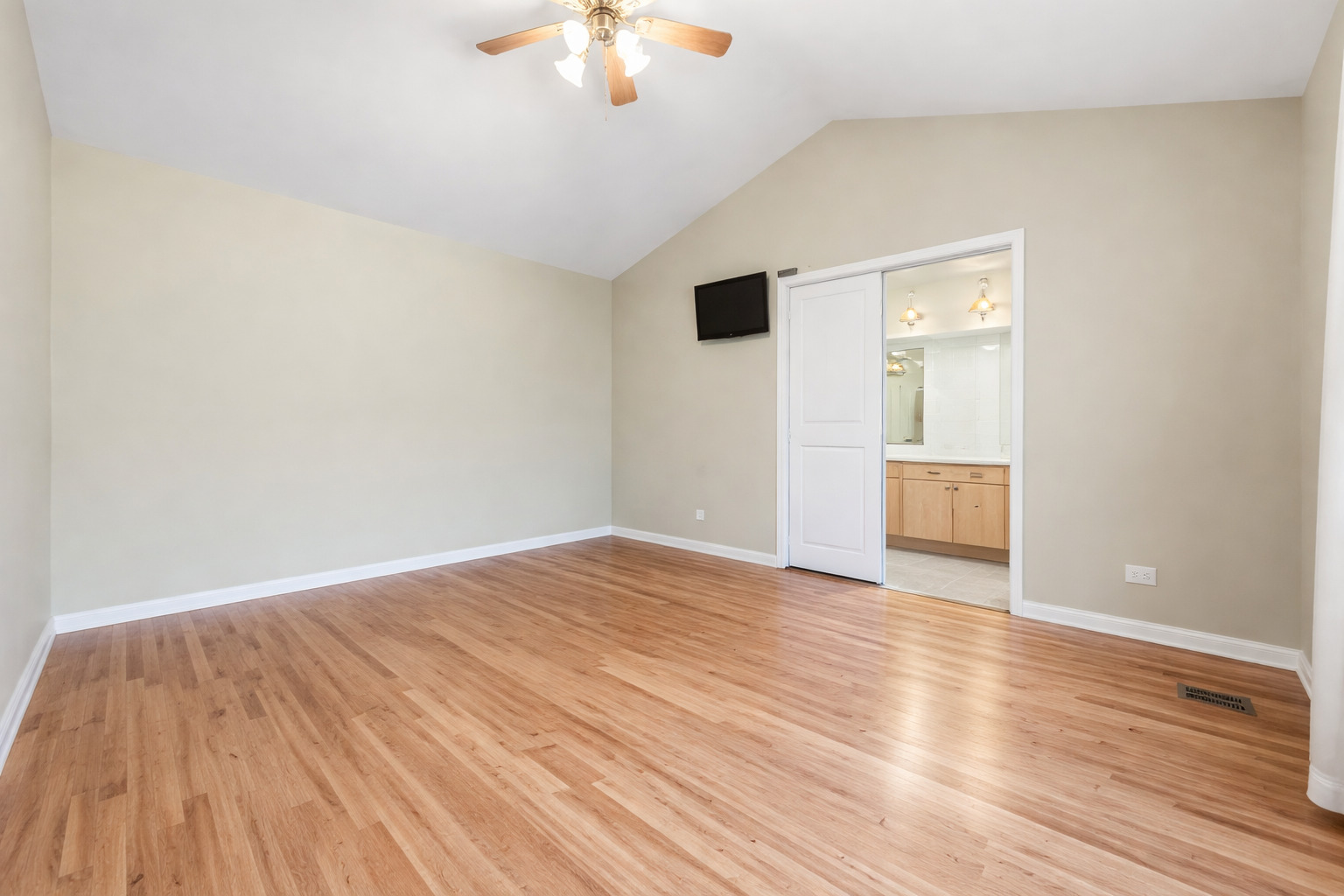 138 Emerald Drive, Streamwood, IL 60107