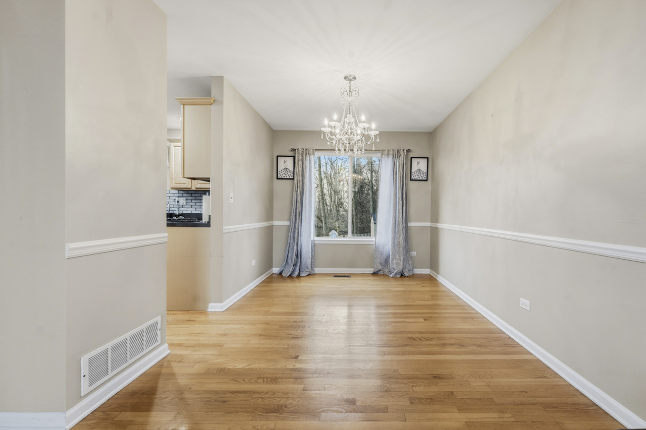 138 Emerald Drive, Streamwood, IL 60107