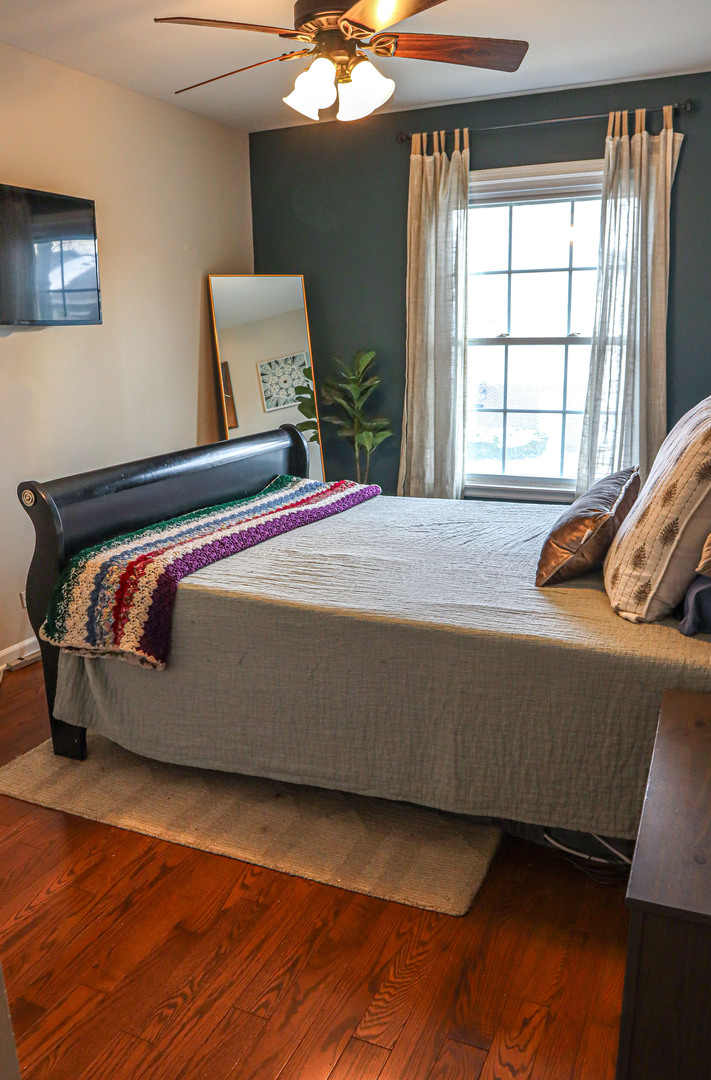 1682 Monticello Court #D, Wheaton, IL 60189