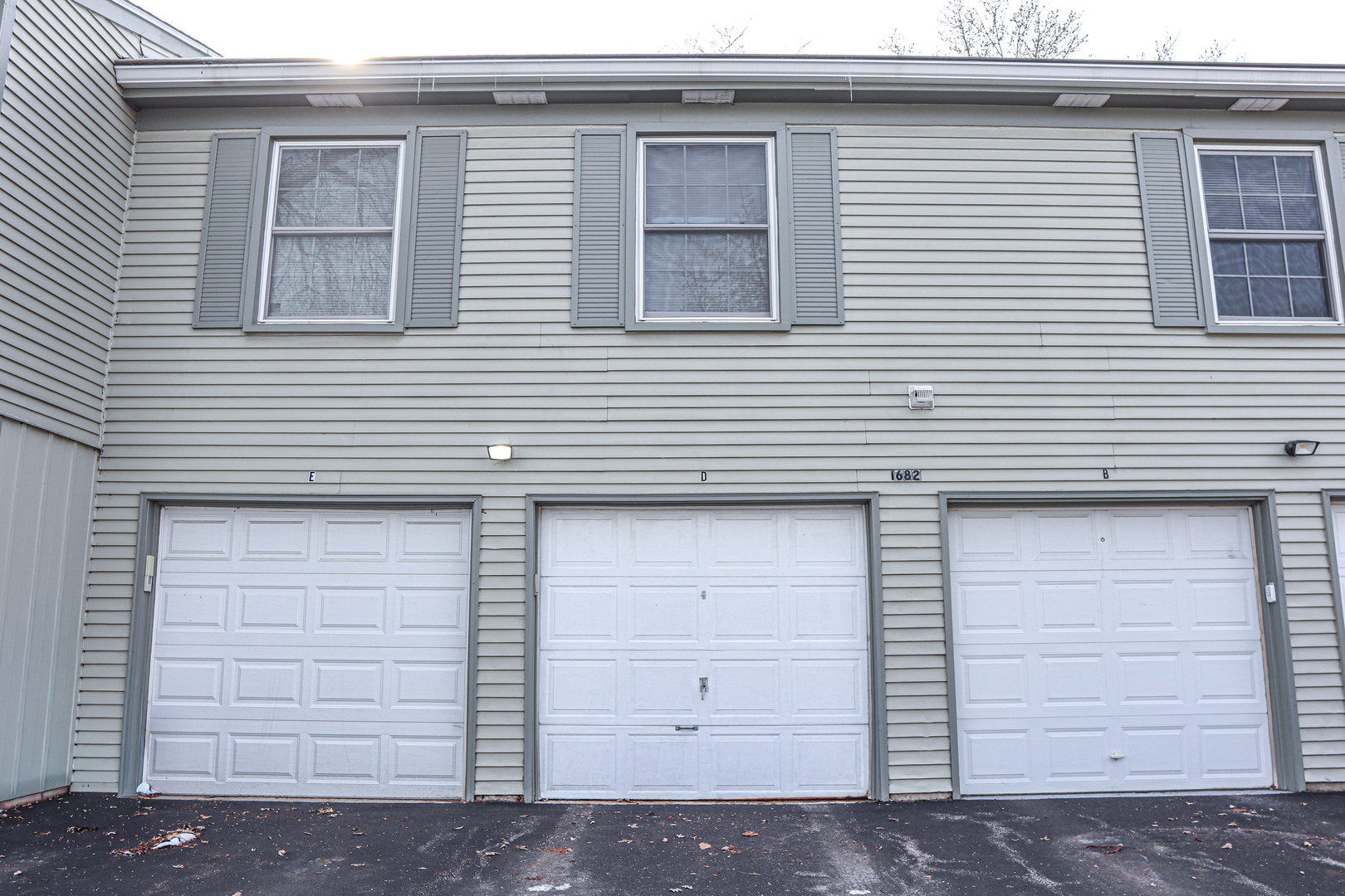 1682 Monticello Court #D, Wheaton, IL 60189