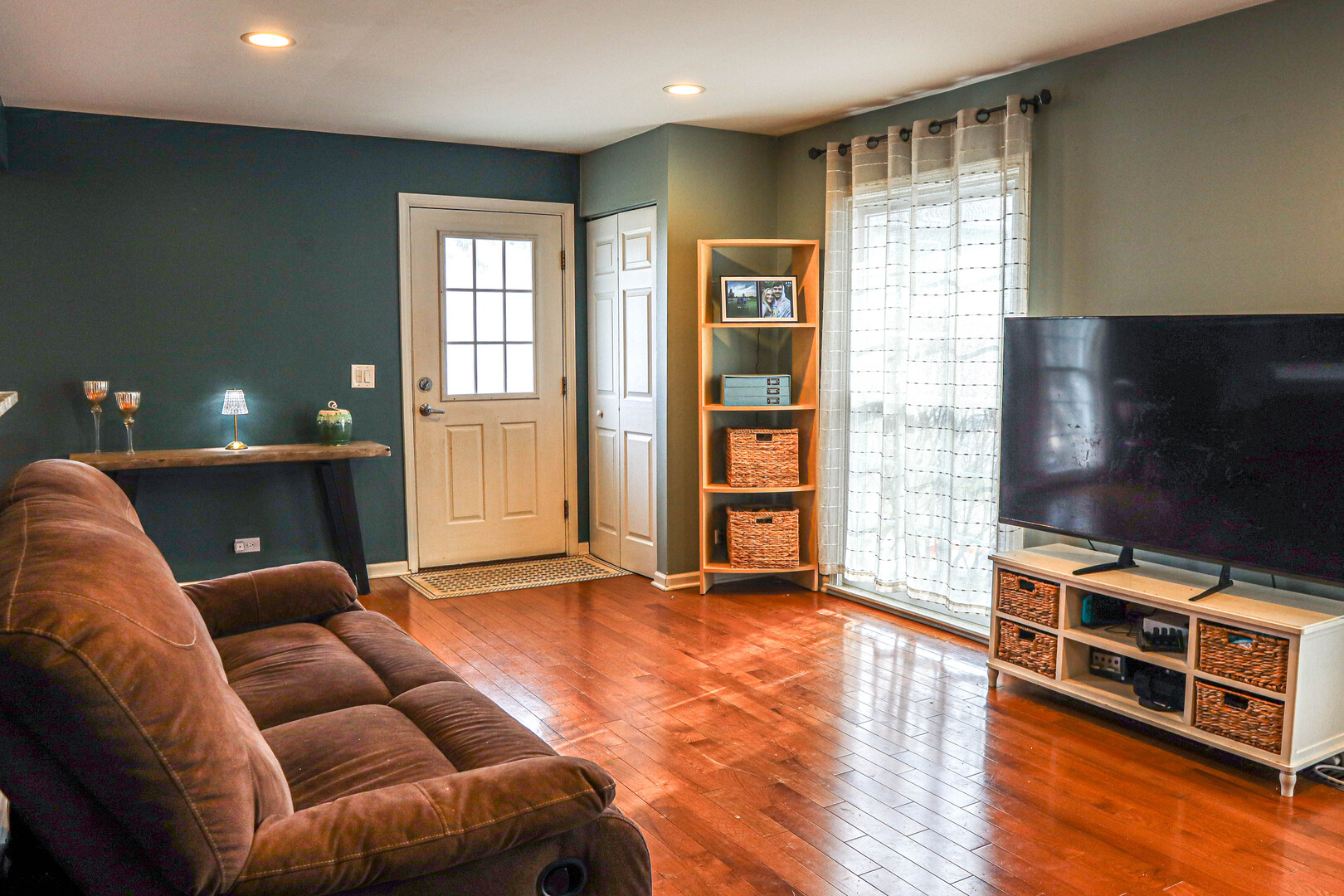 1682 Monticello Court #D, Wheaton, IL 60189