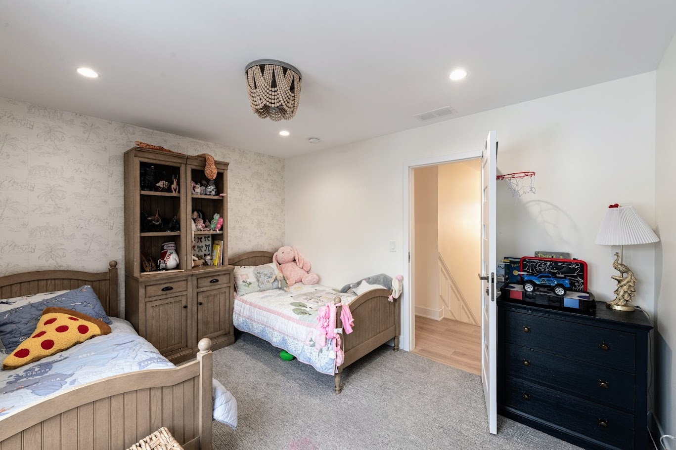 145 N Elmwood Avenue, Wood Dale, IL 60191