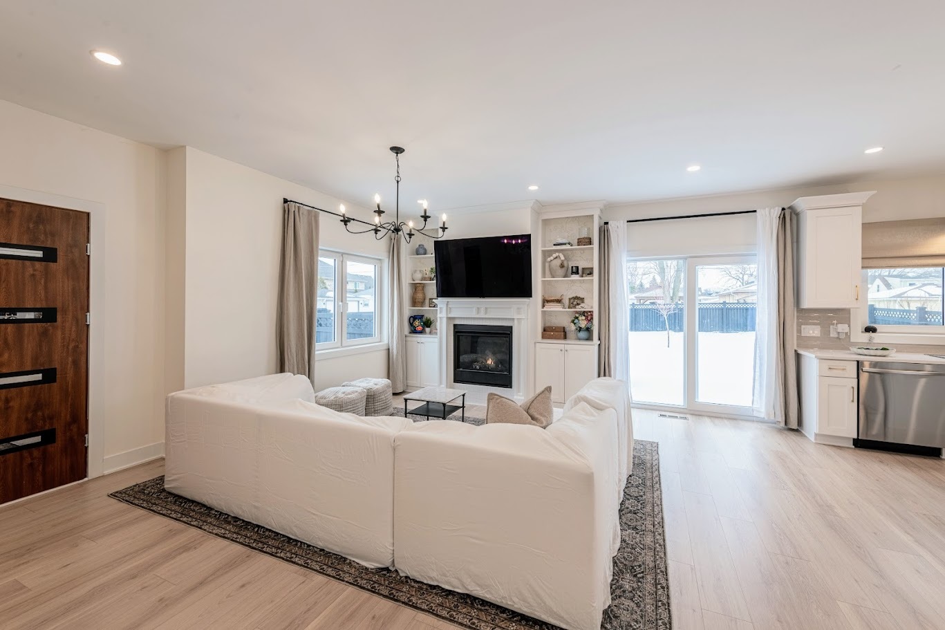 145 N Elmwood Avenue, Wood Dale, IL 60191