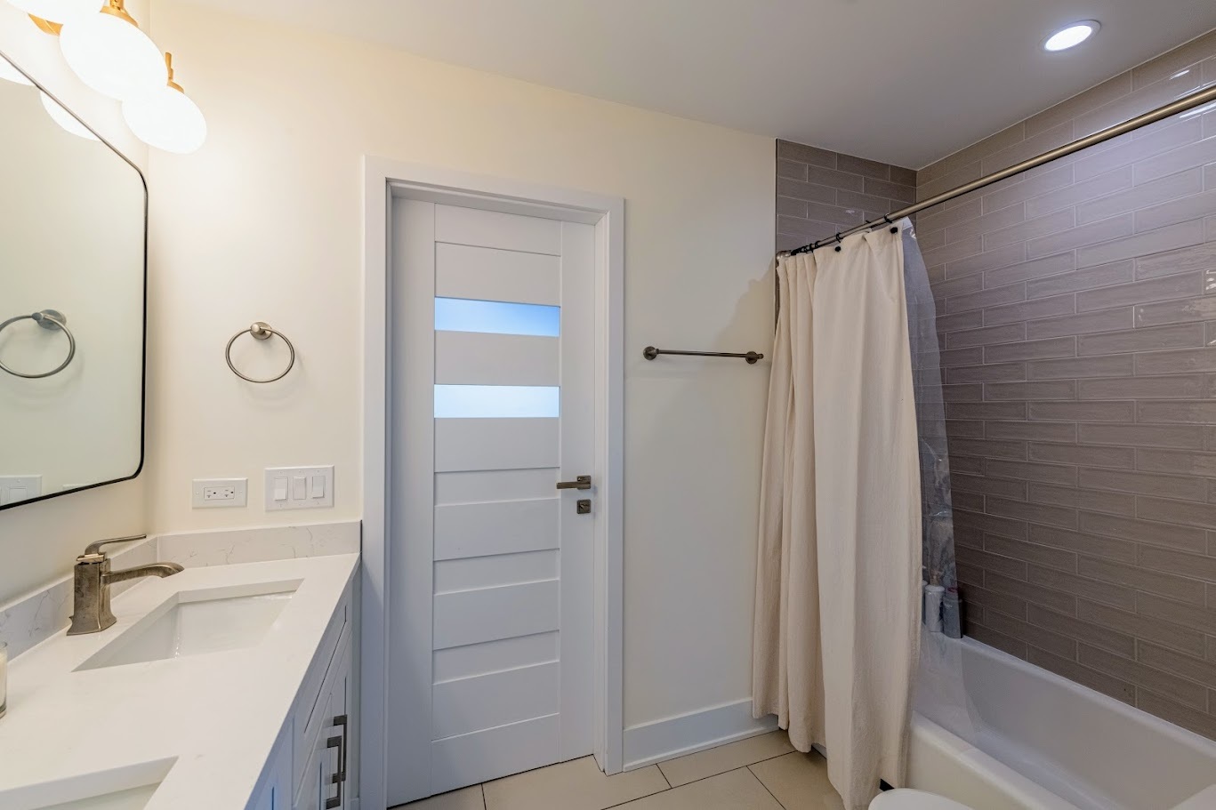 145 N Elmwood Avenue, Wood Dale, IL 60191