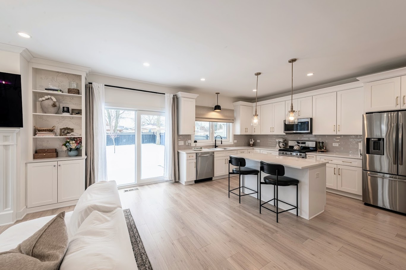 145 N Elmwood Avenue, Wood Dale, IL 60191