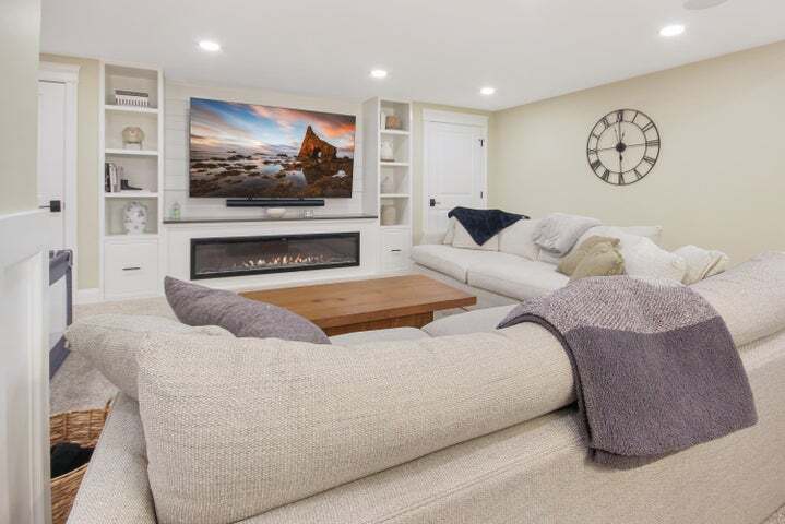 13333 Camas Drive, St. John, IN 46373