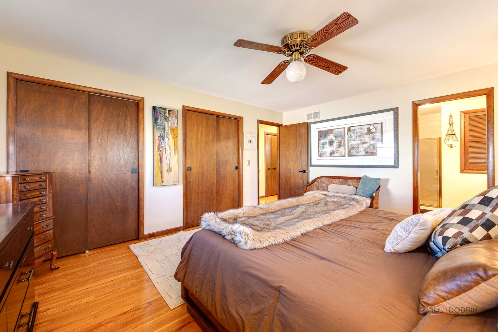 2042 S Goebbert Road, Arlington Heights, IL 60005