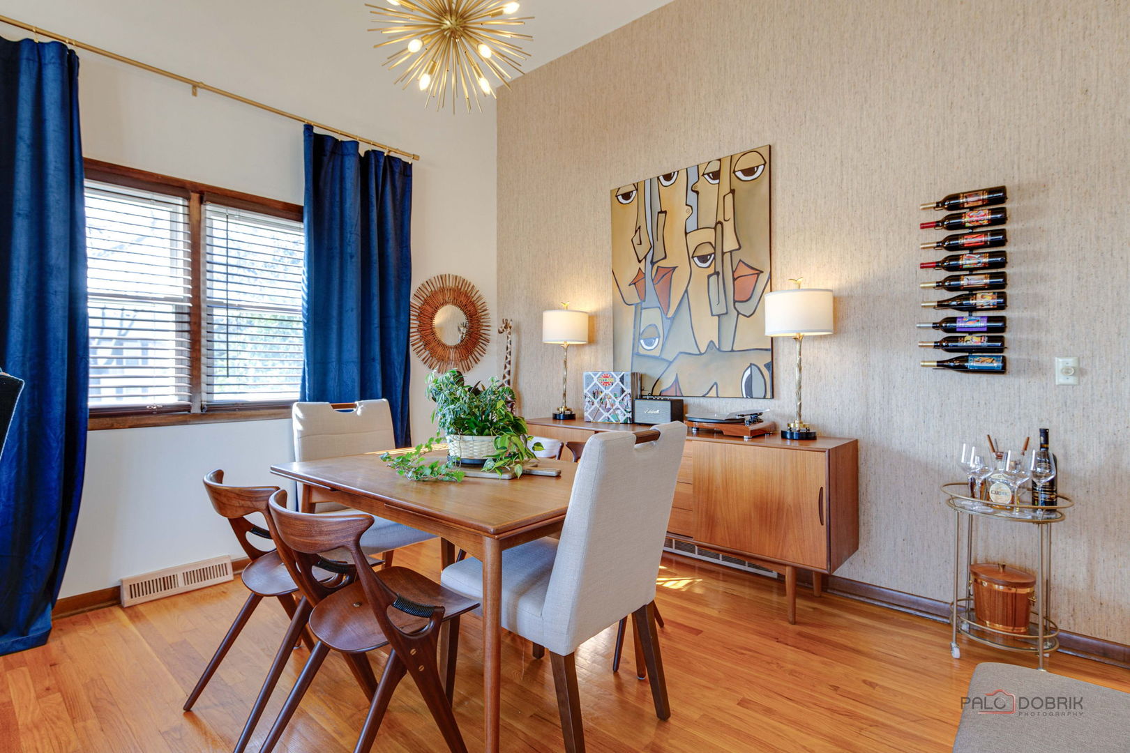 2042 S Goebbert Road, Arlington Heights, IL 60005