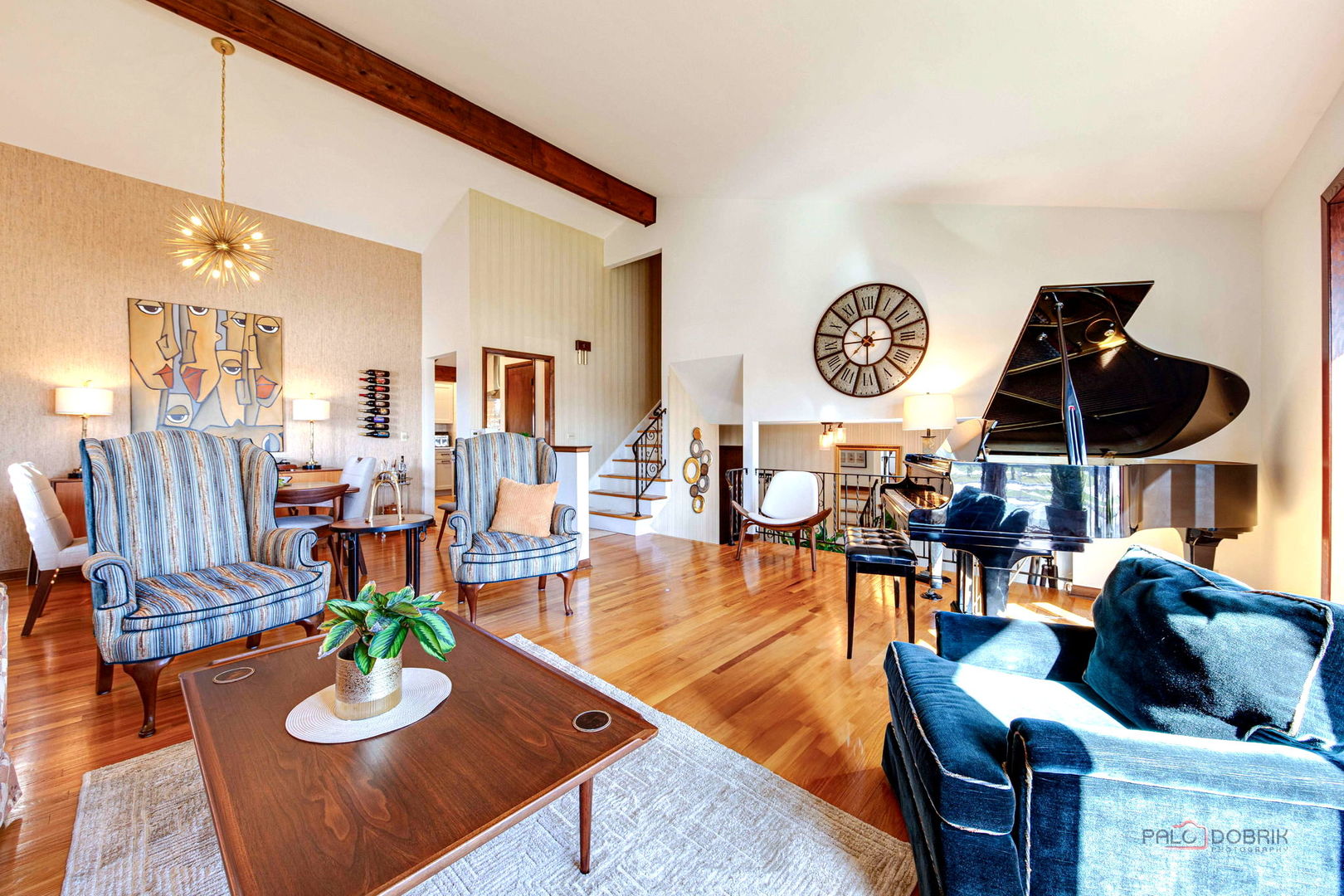 2042 S Goebbert Road, Arlington Heights, IL 60005