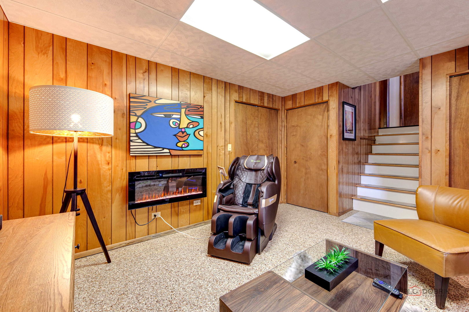 2042 S Goebbert Road, Arlington Heights, IL 60005