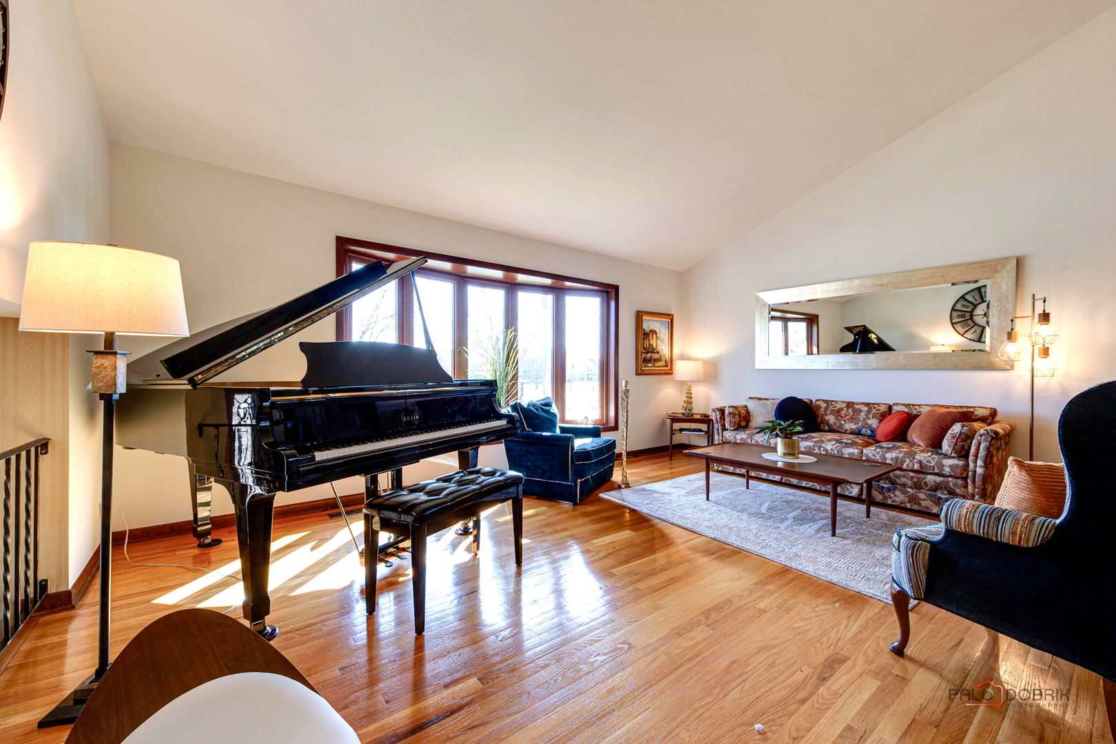 2042 S Goebbert Road, Arlington Heights, IL 60005