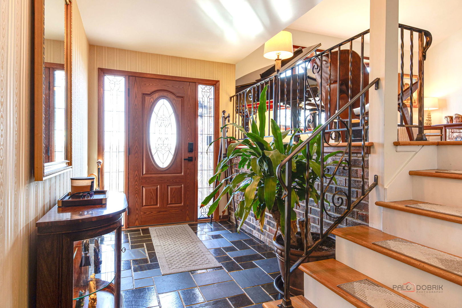 2042 S Goebbert Road, Arlington Heights, IL 60005