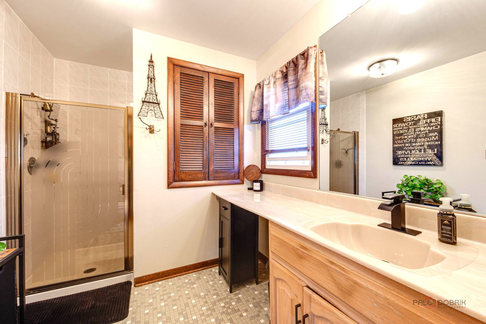 2042 S Goebbert Road, Arlington Heights, IL 60005