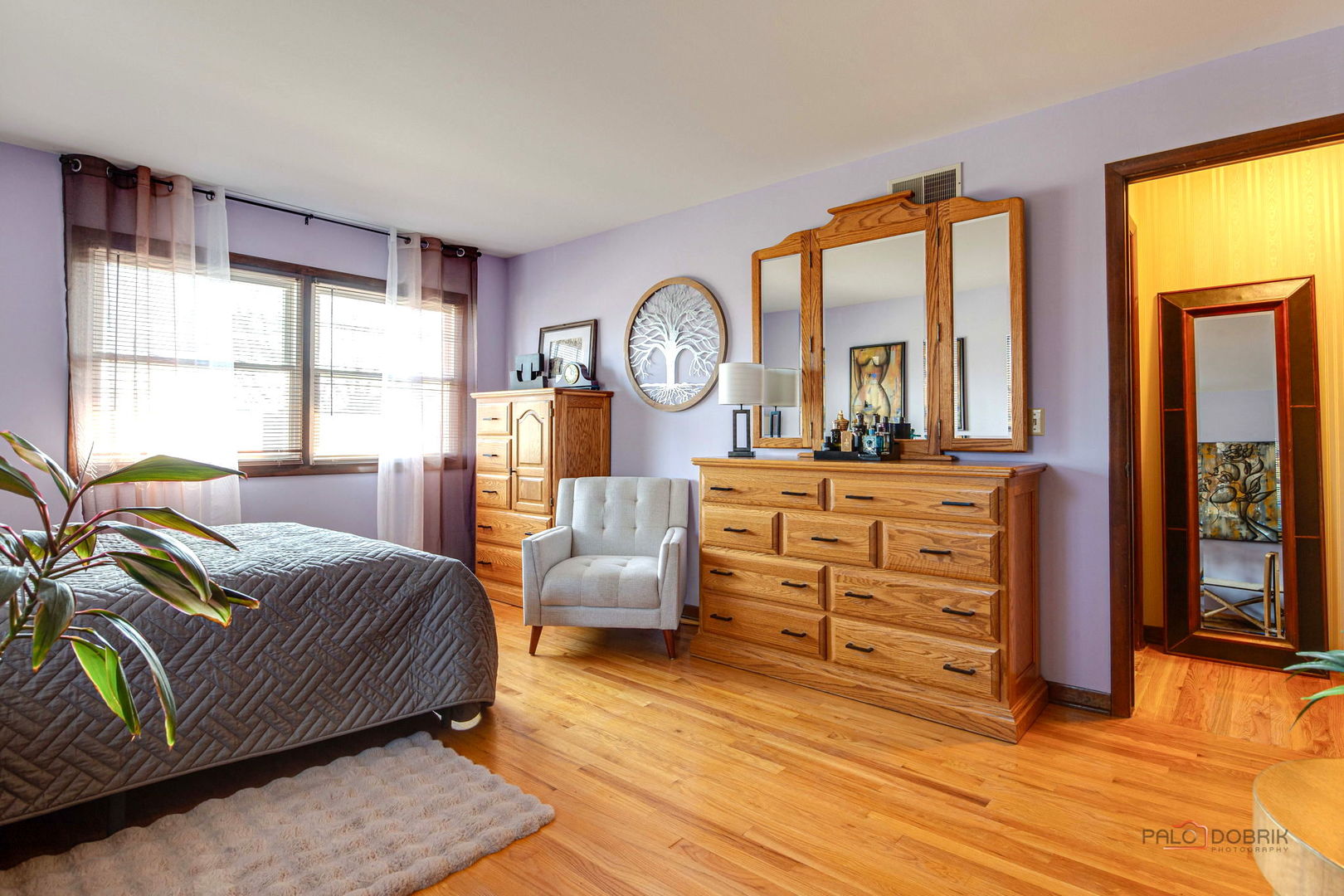 2042 S Goebbert Road, Arlington Heights, IL 60005