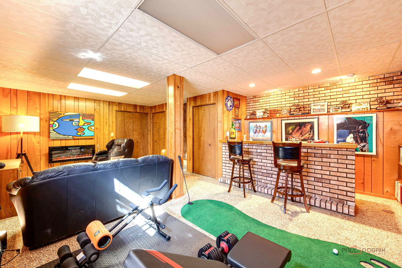 2042 S Goebbert Road, Arlington Heights, IL 60005