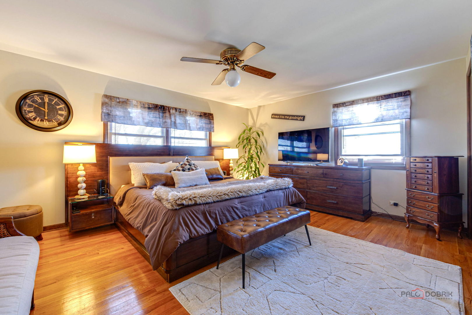 2042 S Goebbert Road, Arlington Heights, IL 60005