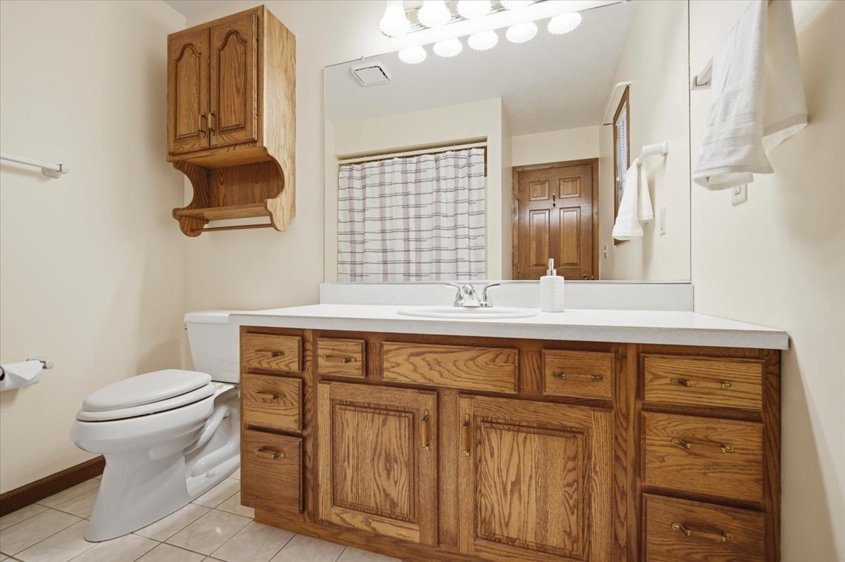 1913 Woodbine Road, Bloomington, IL 61704