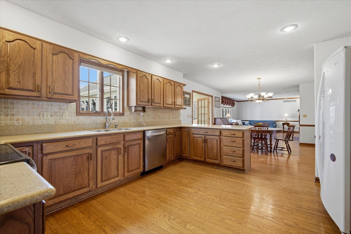 1913 Woodbine Road, Bloomington, IL 61704