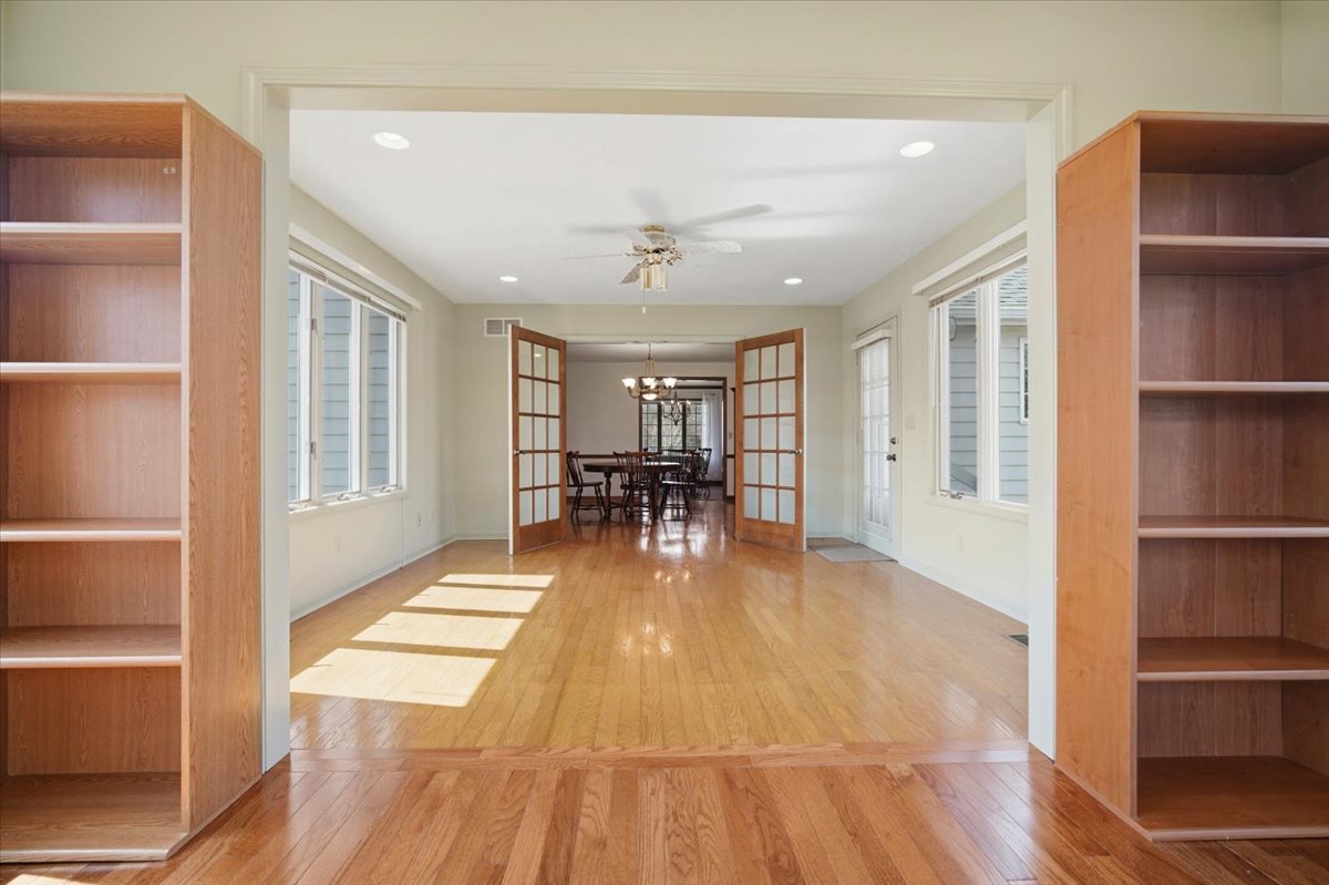 1913 Woodbine Road, Bloomington, IL 61704